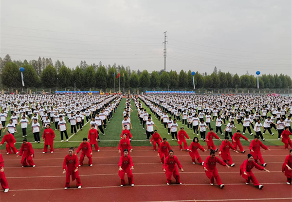 火狐电竞官方网站安徽中药科技学校师生助阵中国（亳州）国际健身气功博览会等三项活动开幕火狐电竞app首页式(图3)